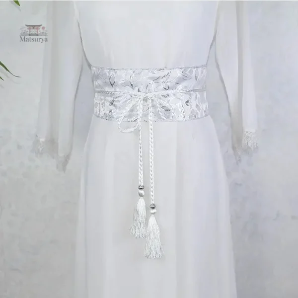 Design floral sur ceinture Obi japonaise stylée