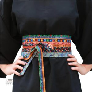 Ceinture Obi traditionnelle aux motifs colorés
