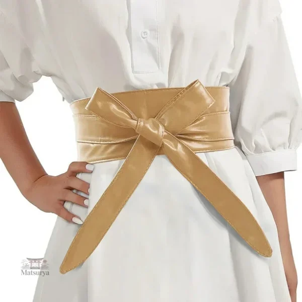 Accessoire de mode chic : ceinture obi dorée