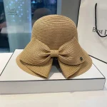 Chapeau Japonais stylisé avec lien noué