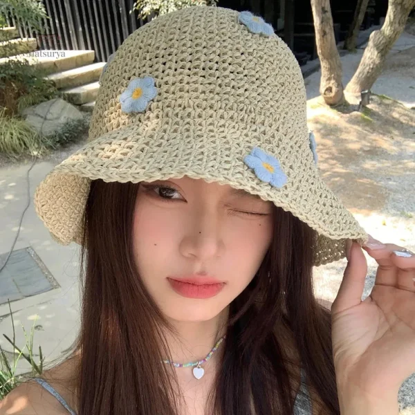 Chapeau traditionnel japonais avec motifs floraux