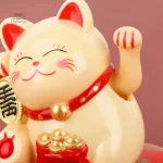 Figurine Maneki Neko, symbole de chance et prospérité