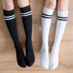 Chaussettes écolières au design japonais élégant