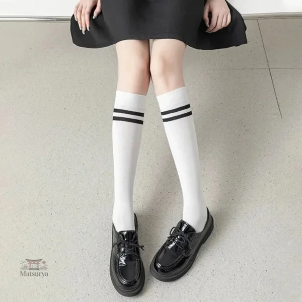 Chaussettes écolières avec motifs japonais distinctifs