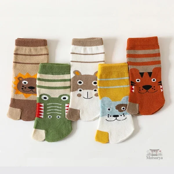 Chaussettes enfant style japonais avec motifs ludiques
