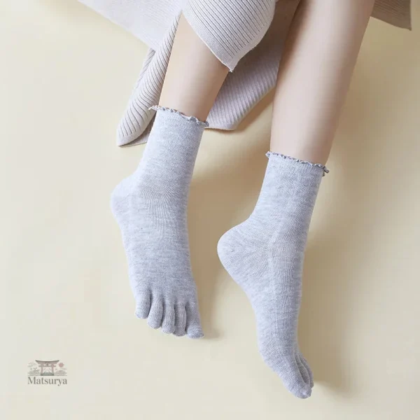 Chaussettes japonaises tendance avec détails froufrous