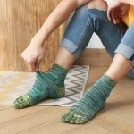 Chaussettes rayées pour un look japonais