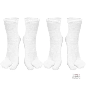 Chaussettes japonaises blanches, parfaites pour un look décontracté