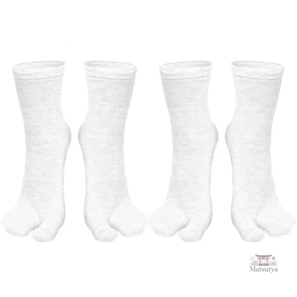 Chaussettes japonaises blanches, parfaites pour un look décontracté
