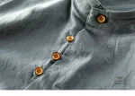 Chemise à col montant, mélange de tradition et modernité