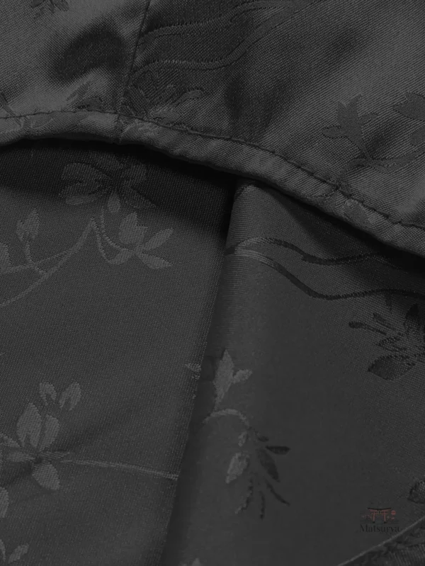 Style japonais : chemise à motifs floraux délicats