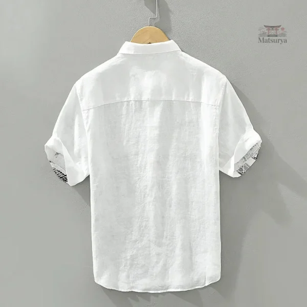 Chemise demi-ouverte inspirée de la mode japonaise