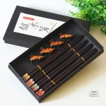 Baguettes japonaises avec motifs traditionnels