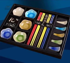 Coupelle japonaise élégante dans un set de vaisselle