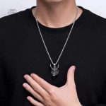 Accessoire tendance japonais en forme de croc