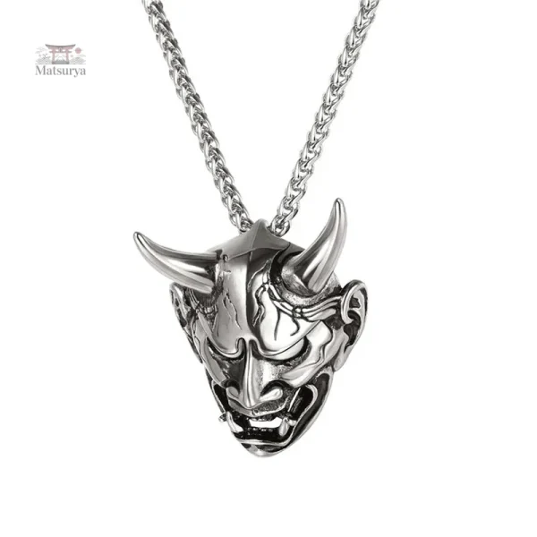 Bijou élégant avec croc de démon stylisé