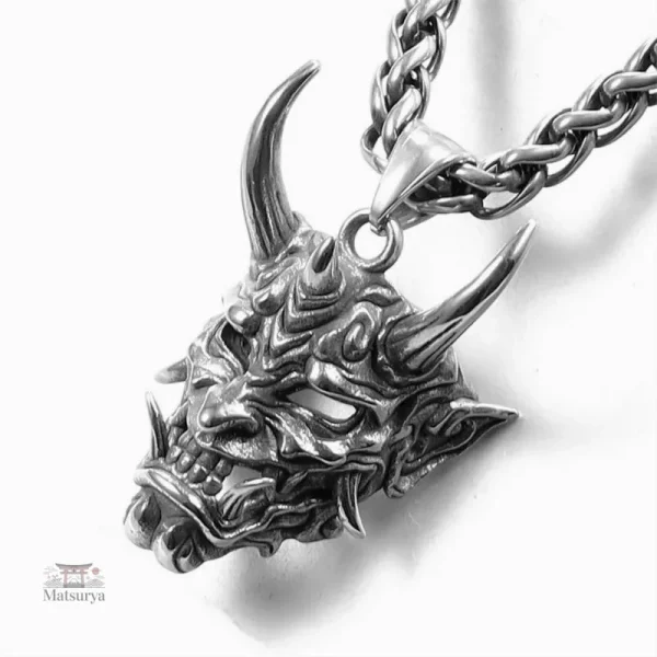 Collier japonais artistique sur le thème des démons
