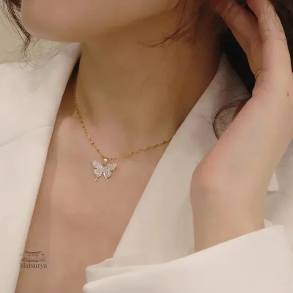 Bijou en cristal avec design papillon japonais