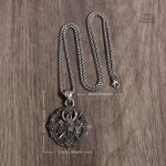 Collier japonais inspiré de l'esthétique gothique