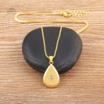 Bijou japonais étoile avec pendentif goutte d'eau