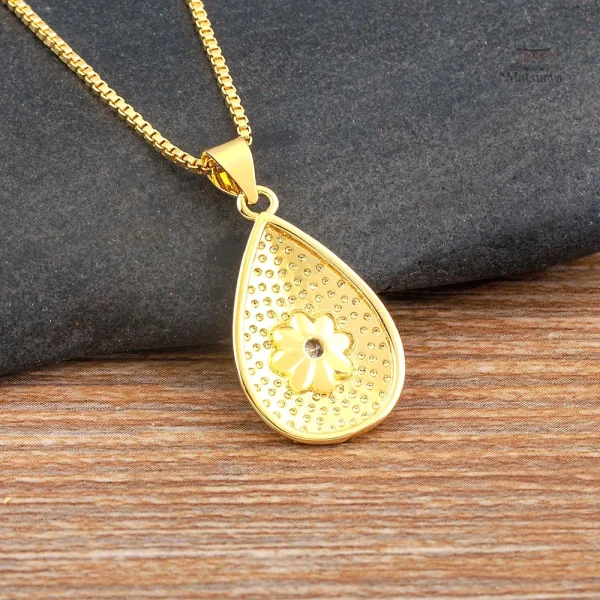 Accessoire japonais goutte d'eau et étoile raffinée