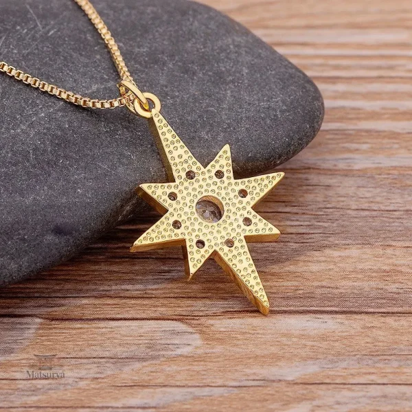 Bijou collier japonais avec motif étoile polaire