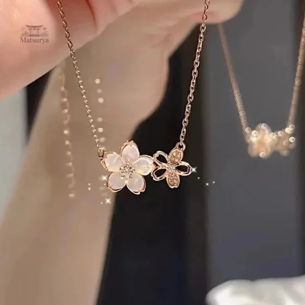 Collier Japonais avec motif de fleur de cerisier