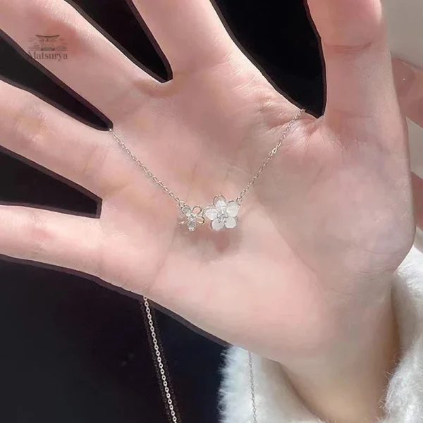 Bijou japonais inspiré de la fleur de cerisier