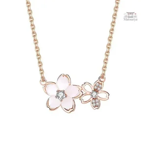 Collier élégant avec design floral japonais