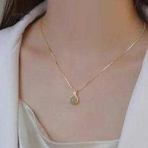 Collier Japonais en jade avec acier doré