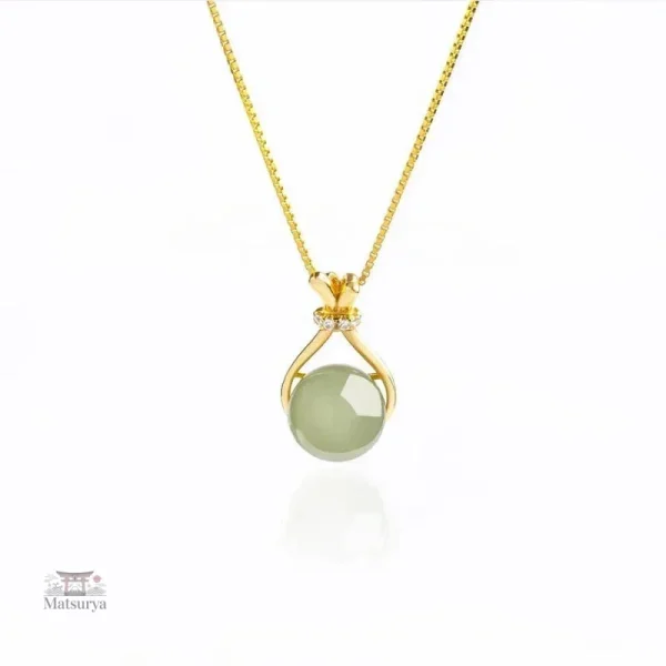 Bijoux japonais : collier en acier doré et jade
