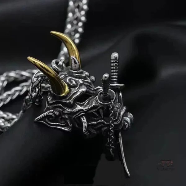collier-japonais-masque-oni-double-epee-1 Collier Japonais Oni avec double épée