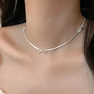 Détails du Collier Japonais avec design de nœud sophistiqué