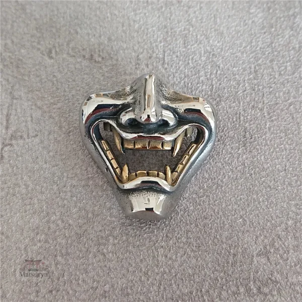 Accessoire japonais : collier avec pendentif fantôme