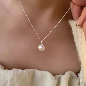 Collier japonais avec pendentif en perle