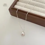 Pendentif en perle sur collier japonais élégant