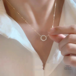 Collier japonais avec pendentif rond, design raffiné