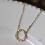 Bijou japonais : collier avec pendentif circulaire