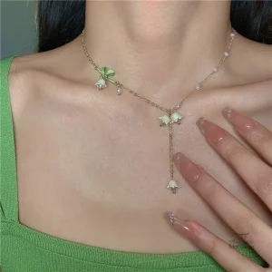 Collier japonais avec perles et motif de muguet