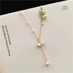 Accessoire en perles avec motif de fleur muguet