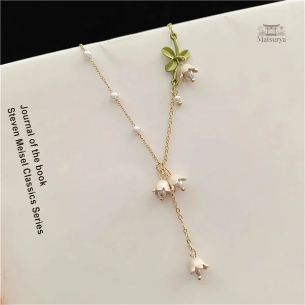 Accessoire en perles avec motif de fleur muguet