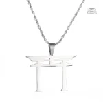 Accessoire élégant, collier Torii en hommage au Japon