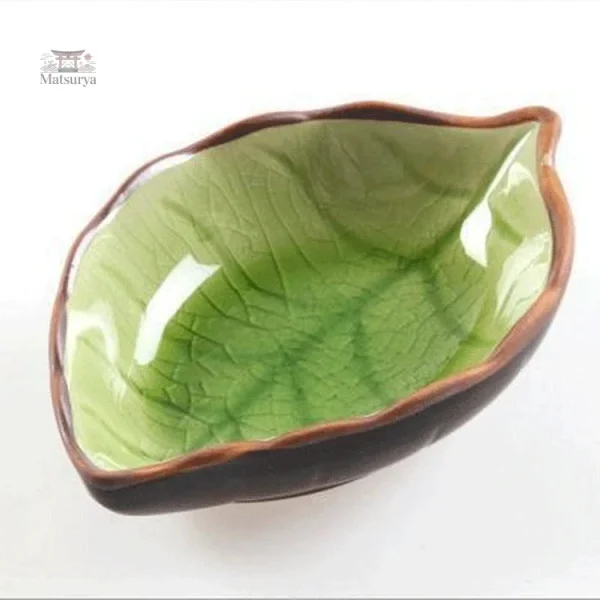 Coupelle feuille pour servir des apéritifs japonais