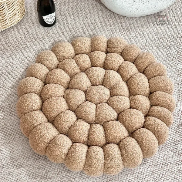 Coussin tissé doux avec design floral