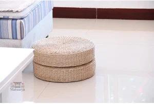 Coussin en paille naturelle, design épuré
