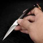 Couteau pliant japonais, design traditionnel