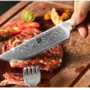 Couteau de cuisine japonais, tranchant précis et finition artisanale