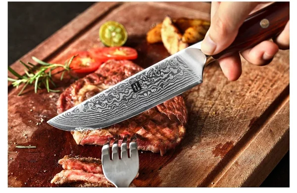 Couteau de cuisine japonais, tranchant précis et finition artisanale