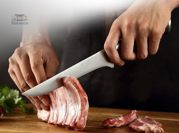 Couteau Japonais, design traditionnel, outil de cuisine essentiel