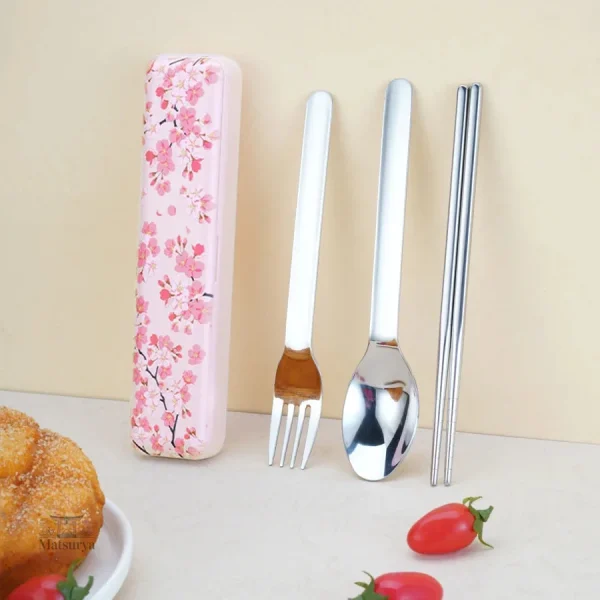 Couvert Japonais avec motif floral distinctif